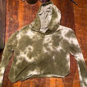 Green cloudy design crop top